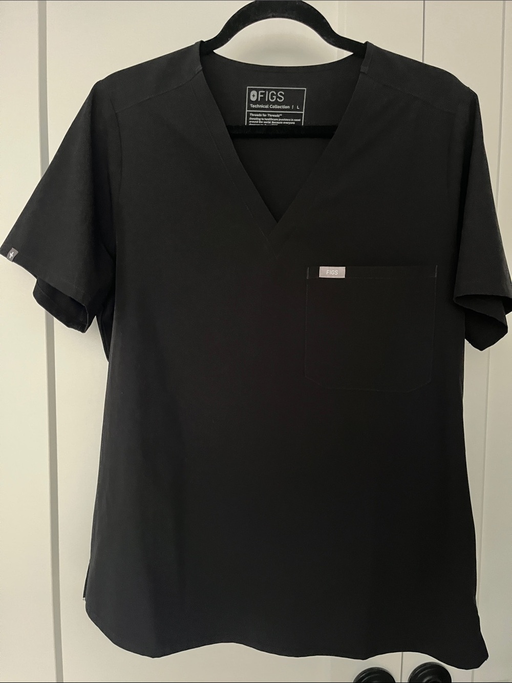 Figs Women's Black V-Neck Scrub Top